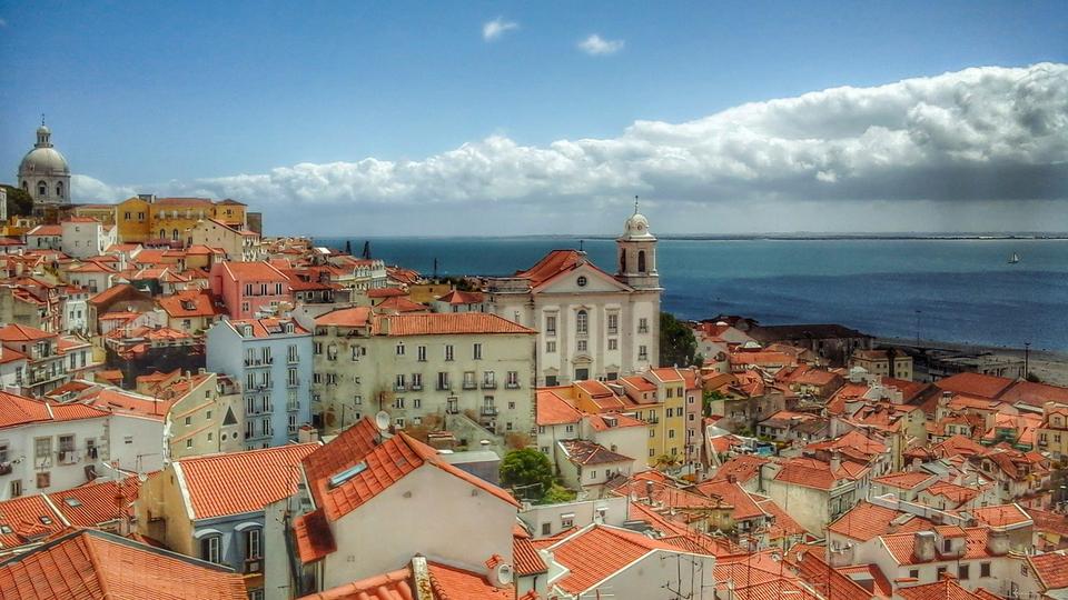 Americans moving to Portugal