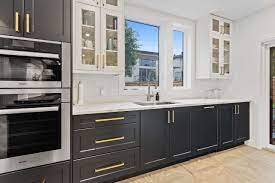 6 Signs You May Need a Kitchen Cabinet Maker in Hamilton