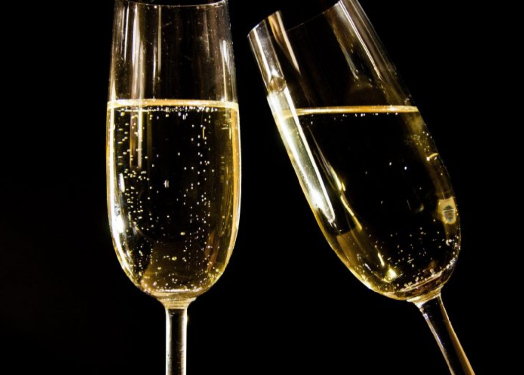 Discover The World of Sparkling Wine with Its Origins, Types, and Delights