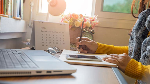 full time work while studying in college