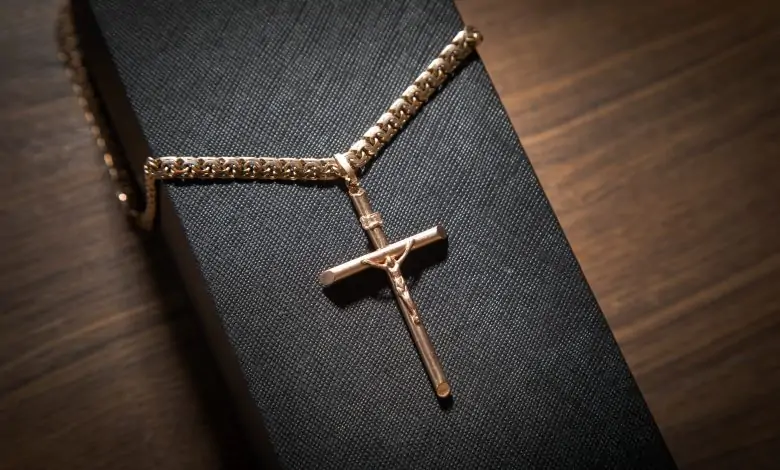 Innovative Designs: The Modern Twist on the Traditional Gold Crucifix